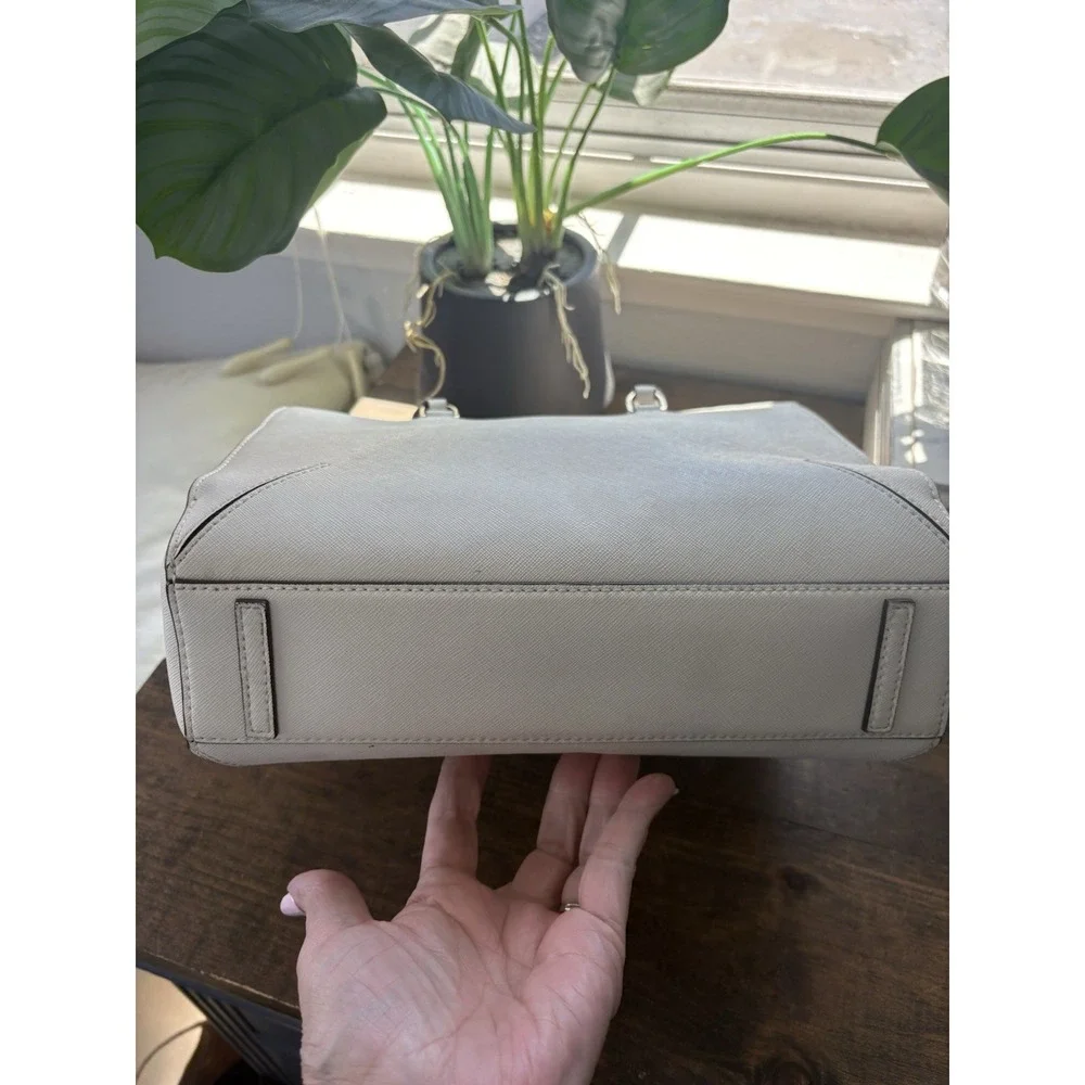 Tory Burch Robinson Zip Tote Bag with Magnetic Side Pockets VGUC